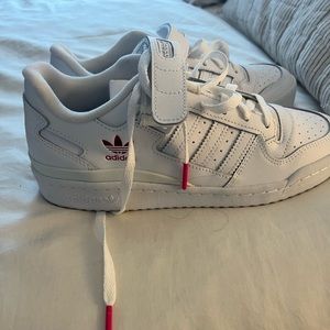 Adidas forum low sneakers